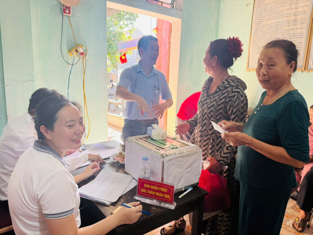 Người dân xã Vạn An Nam Đàn nhận tiền đền bù, bàn giao mặt bằng tháng 7/2026