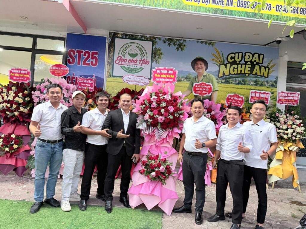 Anh em Đại Thành Land cùng bạn bè chúc mừng Cụ Đại Nghệ An khai trương cửa hàng gạo tại Nam Đàn